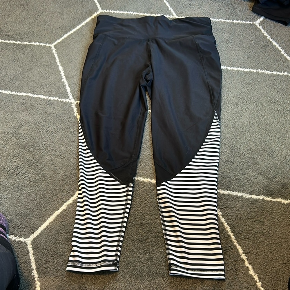 Xersion fitted workout leggings